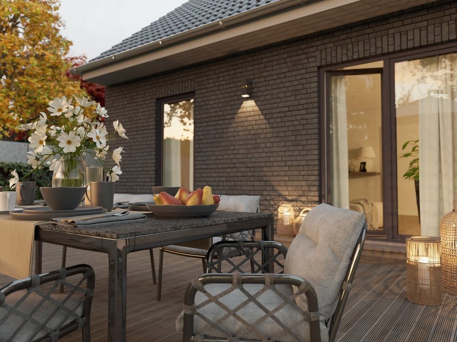 Detailansicht der Terrasse vom Mitwachshaus Flair 148 in der Variante Klinker mit bodentiefen Fenstern und Terrassentür für lichtdurchflutete Räume