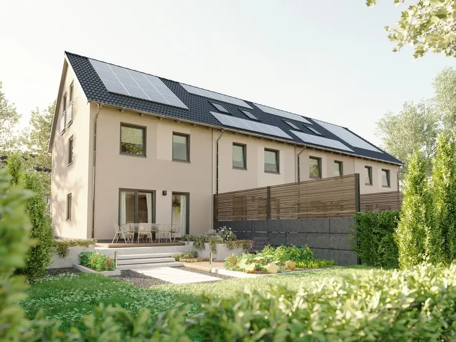 Neubau Reihenhaus Mainz 128 mit vier Wohneinheiten Gartenansicht mit Terrasse und großen Fenstern